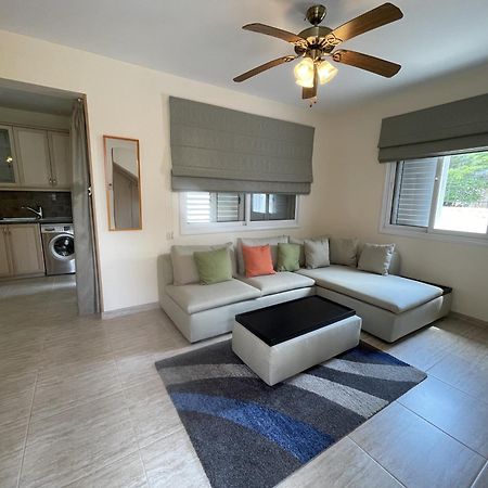 Nerina Apartment Paphos Bagian luar foto