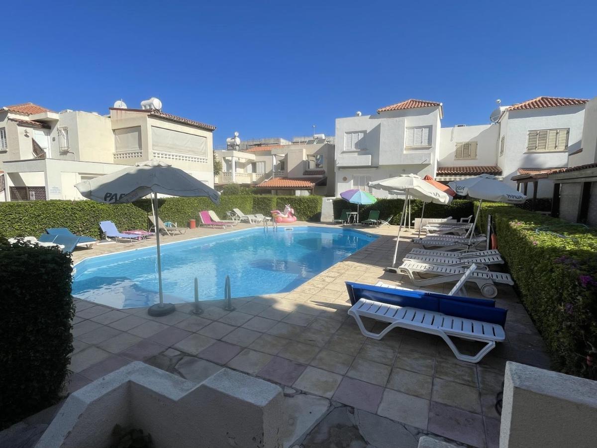 Nerina Apartment Paphos Bagian luar foto