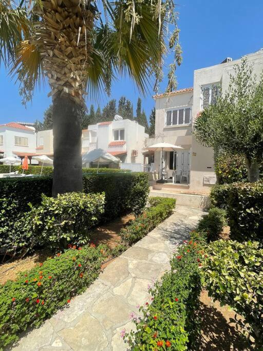 Nerina Apartment Paphos Bagian luar foto