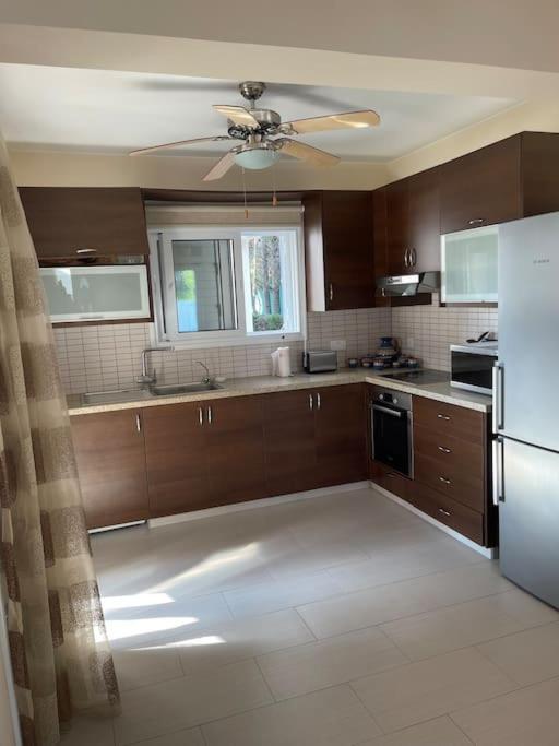 Nerina Apartment Paphos Bagian luar foto