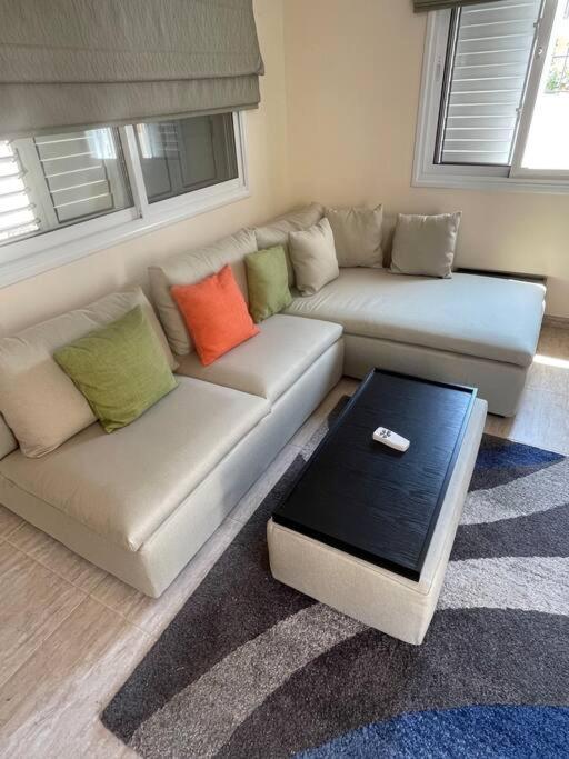Nerina Apartment Paphos Bagian luar foto